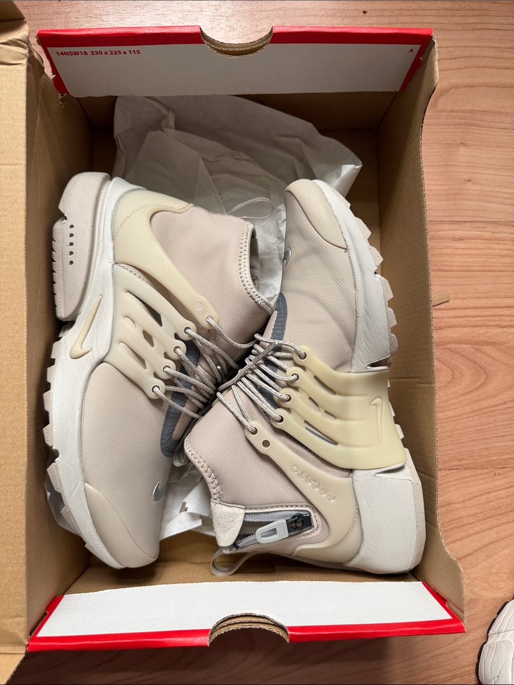 Nike women’s air presto mid utility Sneakers like new